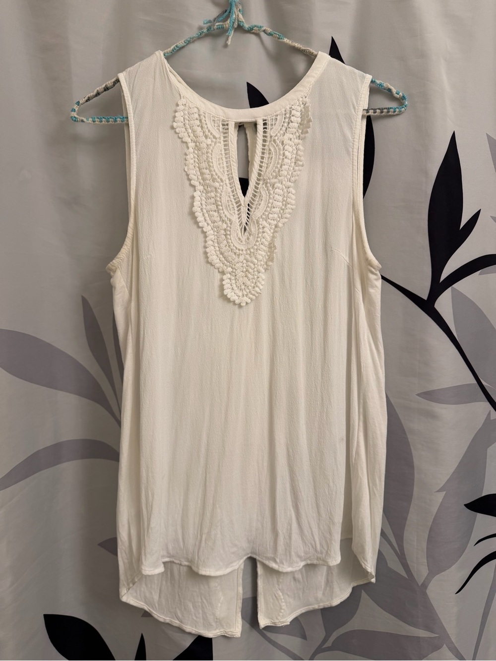 Daniel Rainn Quin Keyhole Crochet Top M